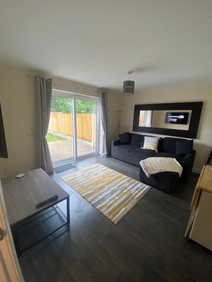 Lovely 1-Bedroom Apartment With Garden And Parking Stone  Esterno foto