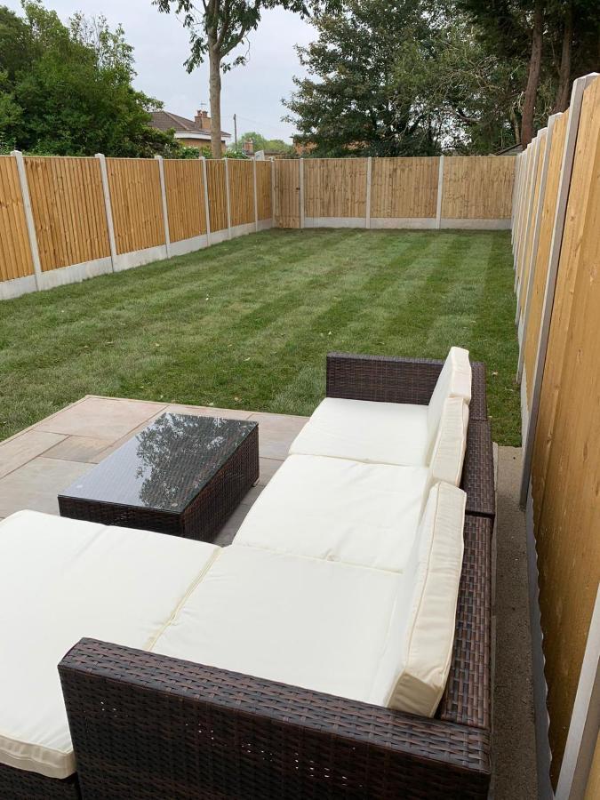 Lovely 1-Bedroom Apartment With Garden And Parking Stone  Esterno foto